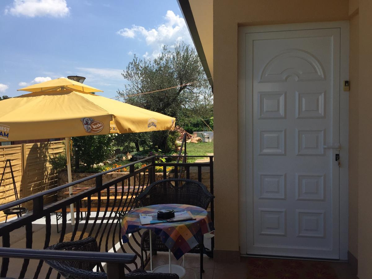 Apartments & Rooms Buoni Amici Murine Ngoại thất bức ảnh